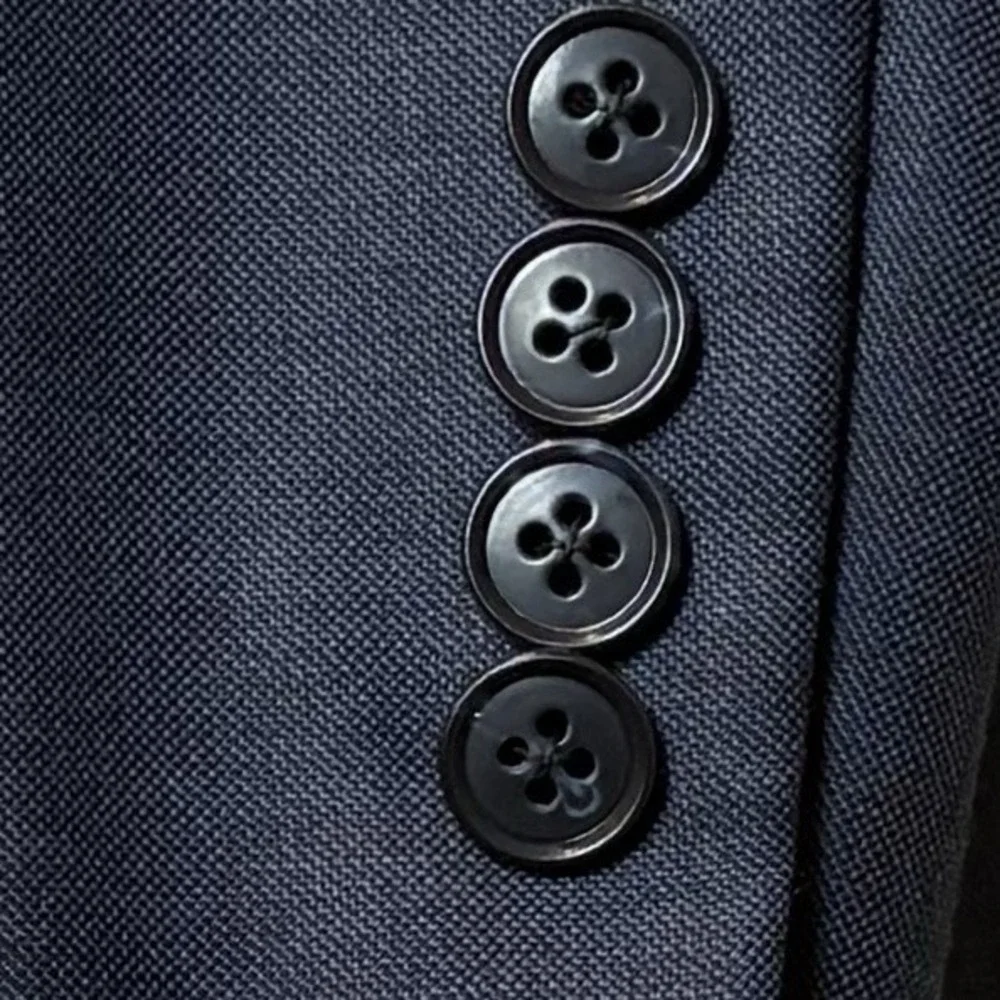 Jos A Bank Traveler Blazer 37R Navy Blue Slim Fit Modern Lightweight 100% Wool